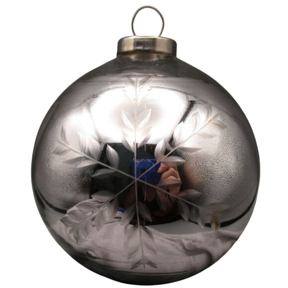 Vintage Silver Cut Snowflake Mercury Style Christmas Ornament Metal Cap GUC - Picture 1 of 10